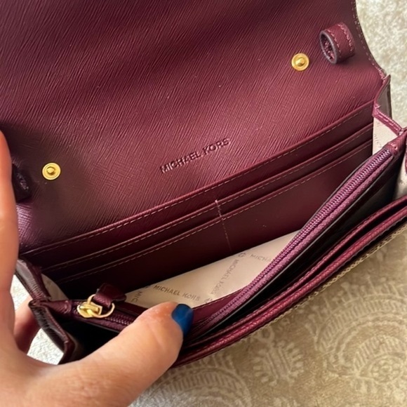 Brand New Michael Kors Large Snap Close Wallet Merlot w/ Neutral Logo Print - Picture 9 of 15
